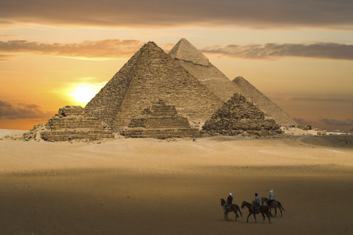 die Pyramiden von Gizeh (c) windrose
